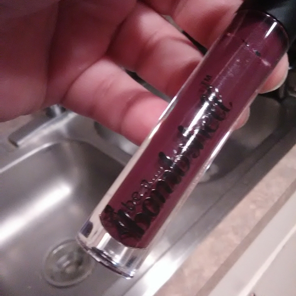 Be a bombshell lip gloss - Picture 2 of 2